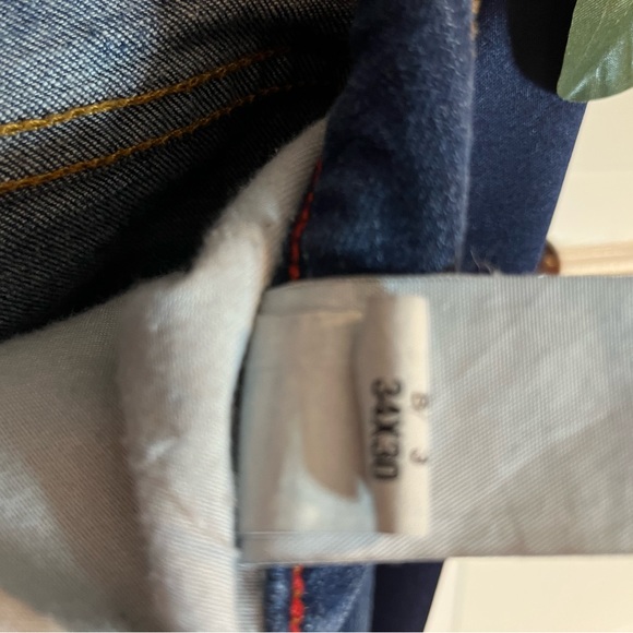 Tommy Hilfiger blue jeans lightly worn, like new. Size 34x30. - Picture 2 of 4